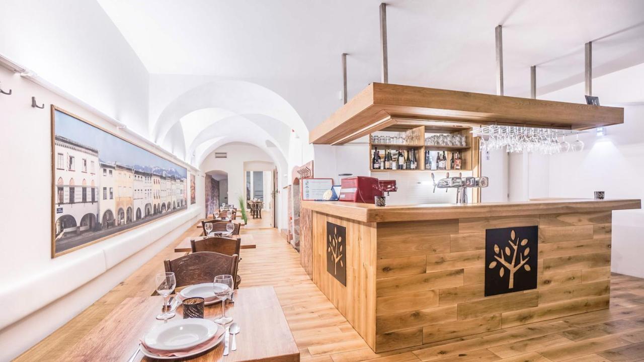 Penzion A Restaurace 14 Hostinné Kültér fotó