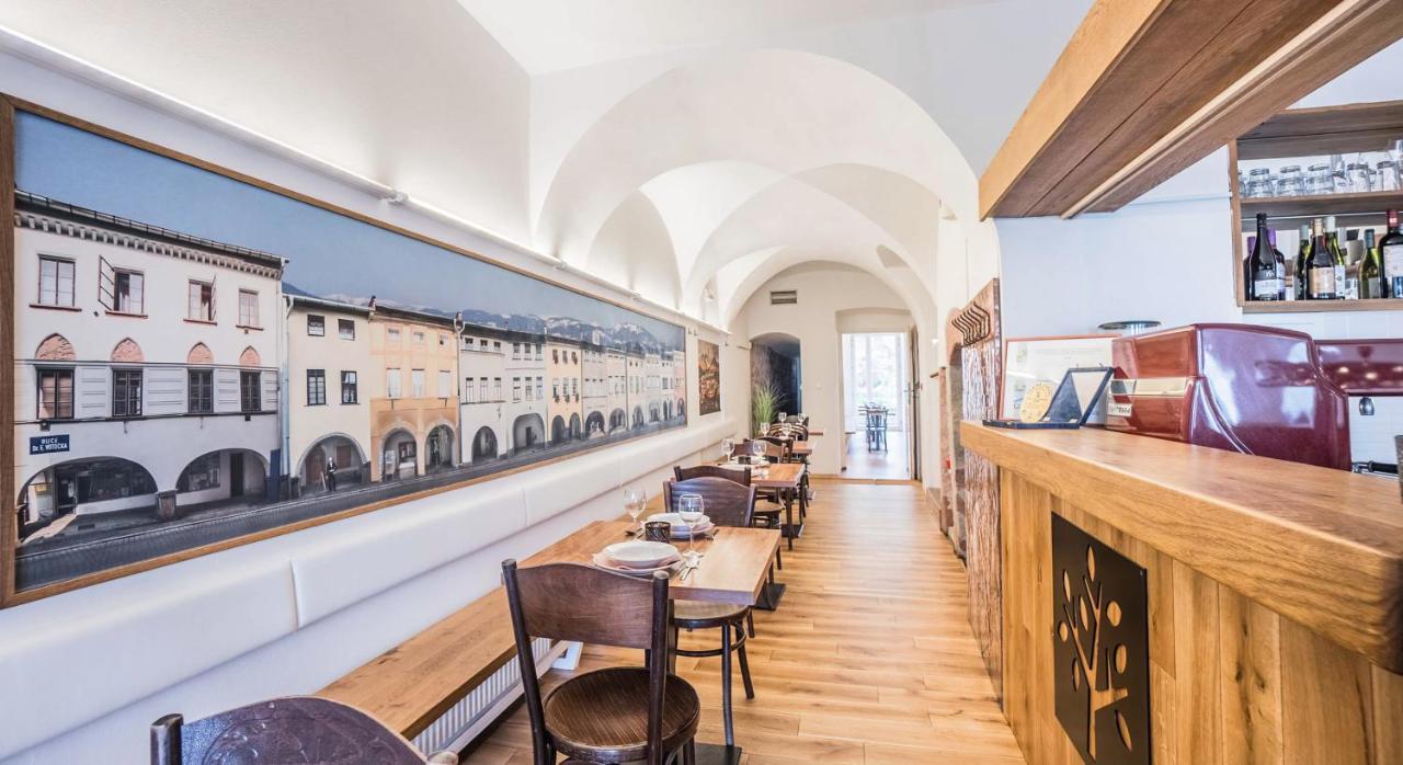 Penzion A Restaurace 14 Hostinné Kültér fotó
